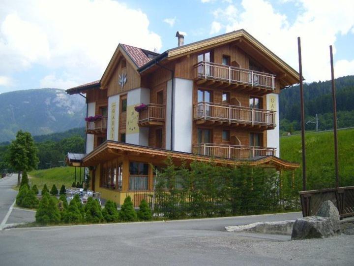 Residence Garni Il Giglio Коммеццадура Екстер'єр фото