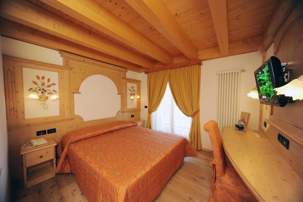 Residence Garni Il Giglio Коммеццадура Екстер'єр фото